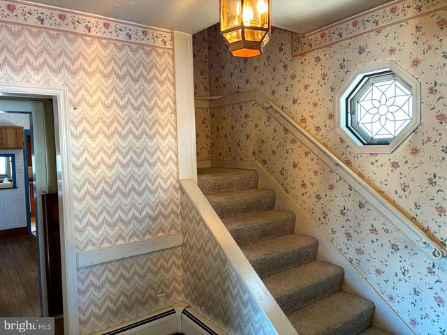 404 N MAIN ST, Red Lion, PA 17356