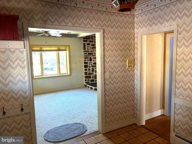 404 N MAIN ST, Red Lion, PA 17356