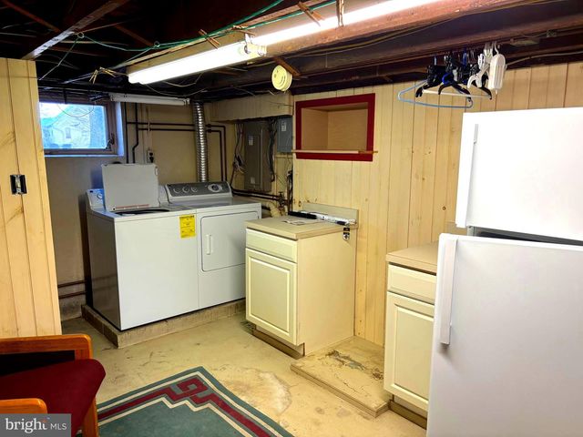 404 N MAIN ST, Red Lion, PA 17356