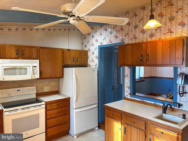 404 N MAIN ST, Red Lion, PA 17356