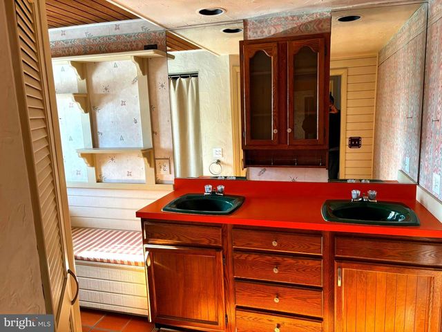 404 N MAIN ST, Red Lion, PA 17356