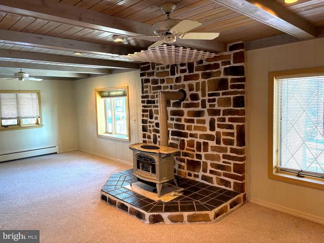 404 N MAIN ST, Red Lion, PA 17356