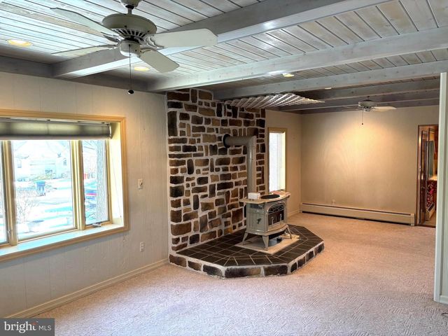 404 N MAIN ST, Red Lion, PA 17356