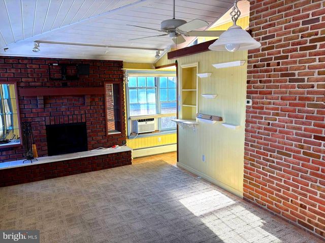 404 N MAIN ST, Red Lion, PA 17356