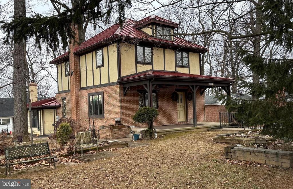 404 N MAIN ST, Red Lion, PA 17356