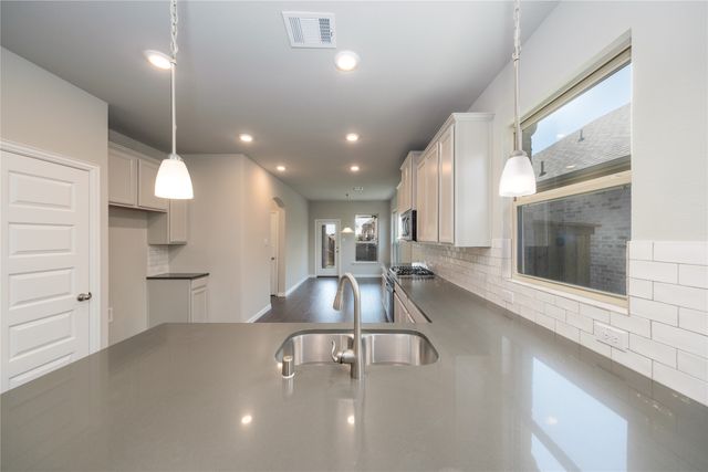 1409 Lady Bird Road, Justin, TX 76247