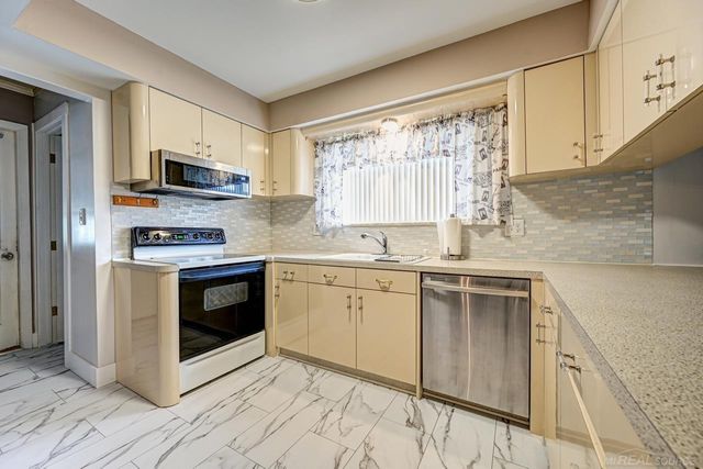 36244 Jeffrey Drives, Sterling Heights, MI 48310