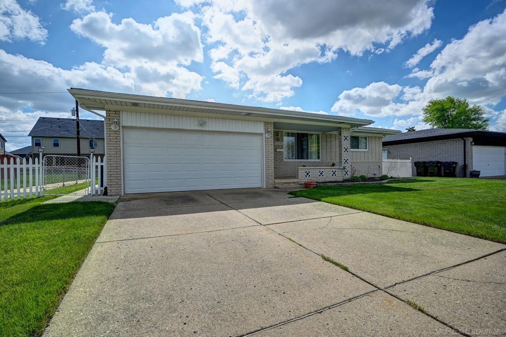 36244 Jeffrey Drives, Sterling Heights, MI 48310