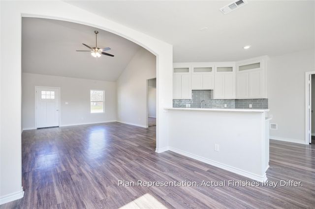 201 E Laura Avenue, Quinlan, TX 75474