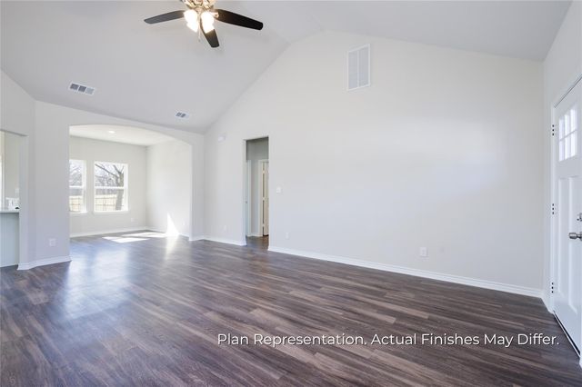 201 E Laura Avenue, Quinlan, TX 75474