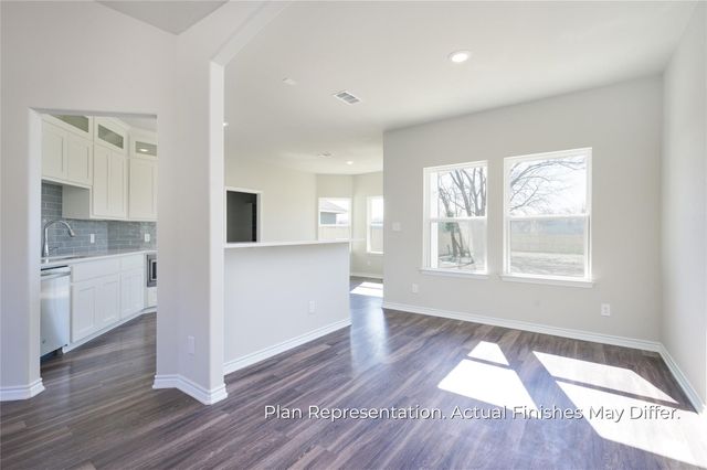201 E Laura Avenue, Quinlan, TX 75474