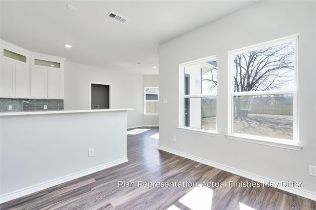 201 E Laura Avenue, Quinlan, TX 75474