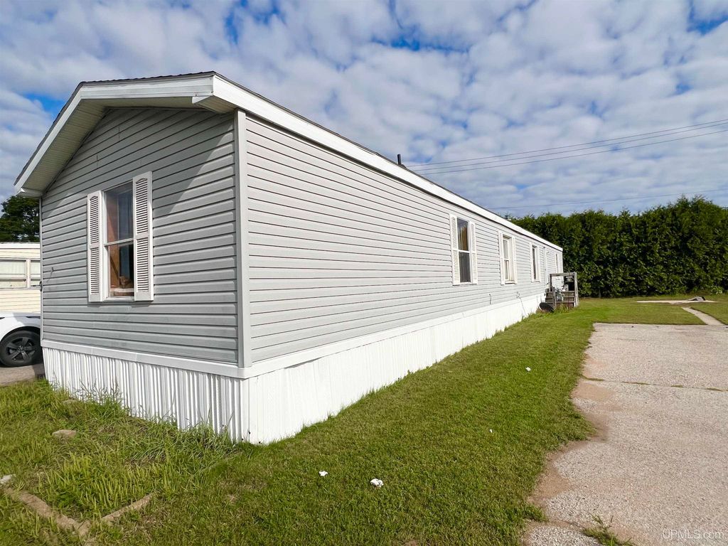 1401 N 23rd #9 Street, Escanaba, MI 49829