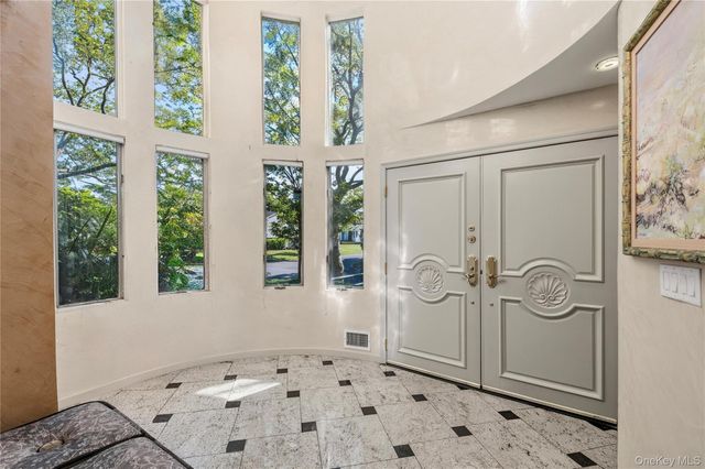 122 Lawrence Avenue, Lawrence, NY 11559