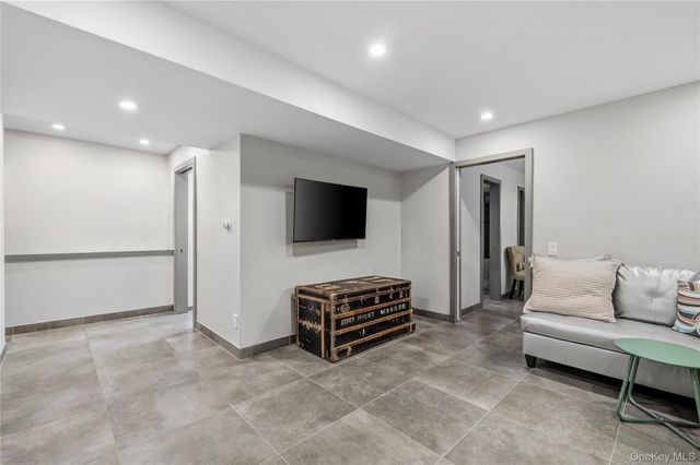 122 Lawrence Avenue, Lawrence, NY 11559