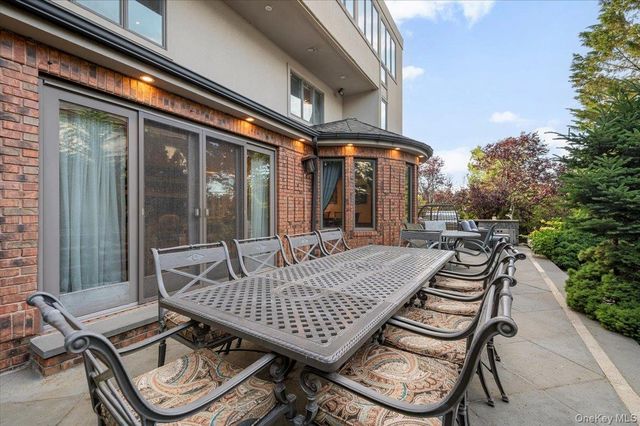 122 Lawrence Avenue, Lawrence, NY 11559
