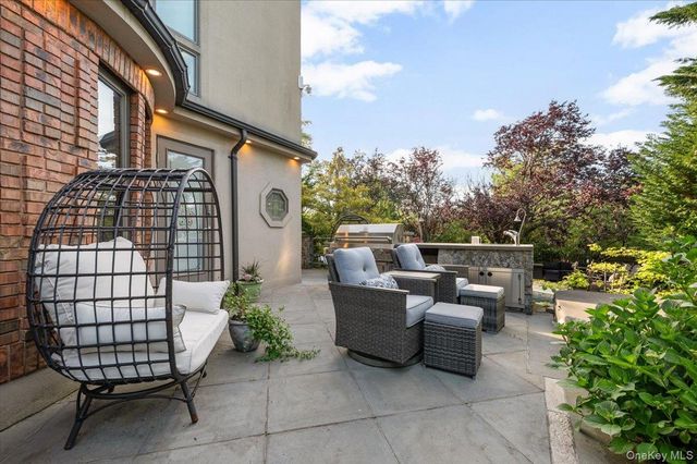122 Lawrence Avenue, Lawrence, NY 11559