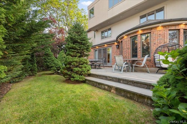 122 Lawrence Avenue, Lawrence, NY 11559