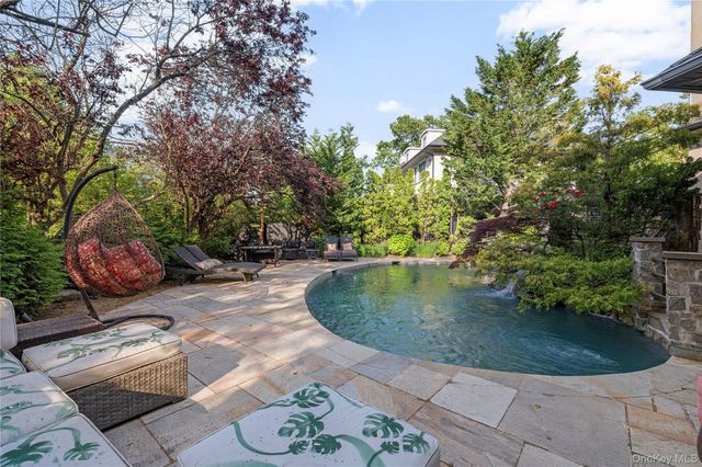 122 Lawrence Avenue, Lawrence, NY 11559