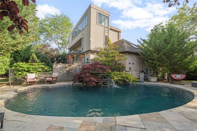122 Lawrence Avenue, Lawrence, NY 11559