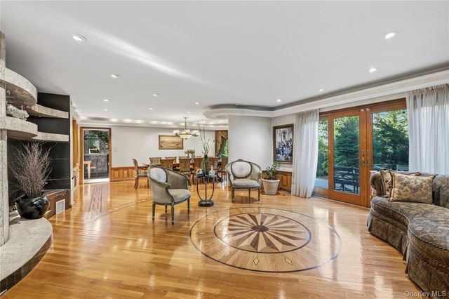 122 Lawrence Avenue, Lawrence, NY 11559