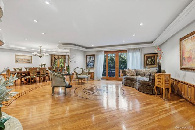 122 Lawrence Avenue, Lawrence, NY 11559