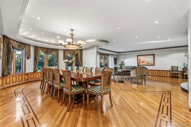 122 Lawrence Avenue, Lawrence, NY 11559
