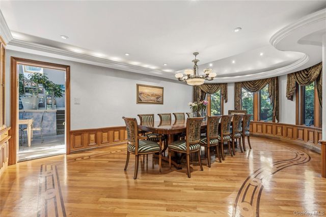 122 Lawrence Avenue, Lawrence, NY 11559