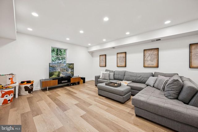 6 SPRING HILL CT, Chevy Chase, MD 20815