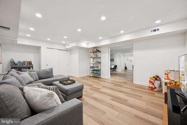 6 SPRING HILL CT, Chevy Chase, MD 20815