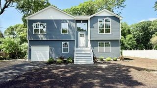 964 Sipp Avenue, Medford, NY 11763