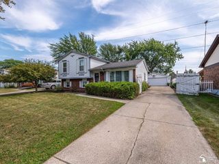 19043 Hyde Park Drive, Trenton, MI 48183