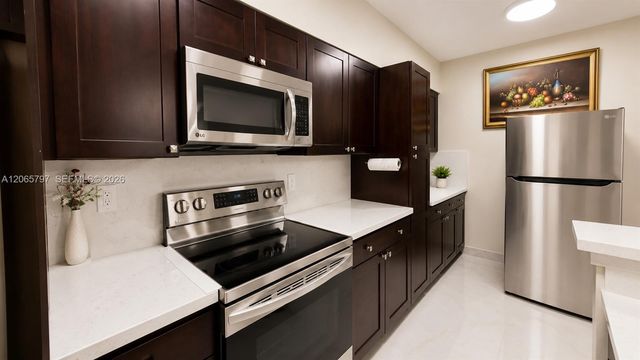 10294 S Fox Trail Road S 704, Royal Palm Beach, FL 33411