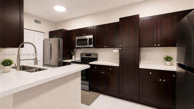 10294 S Fox Trail Road S 704, Royal Palm Beach, FL 33411