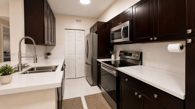 10294 S Fox Trail Road S 704, Royal Palm Beach, FL 33411