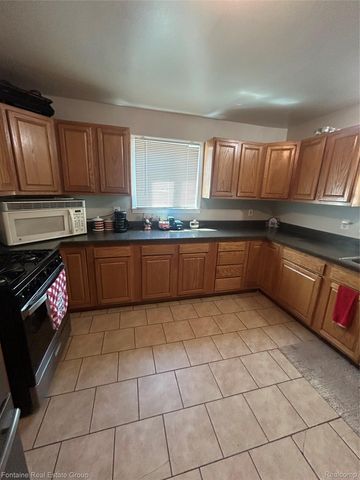 15714 McGuire Street, Taylor, MI 48180