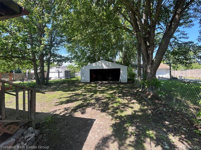 15714 McGuire Street, Taylor, MI 48180