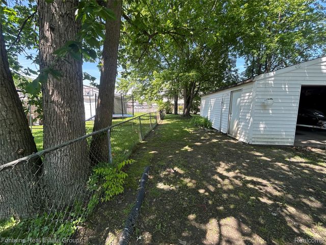 15714 McGuire Street, Taylor, MI 48180