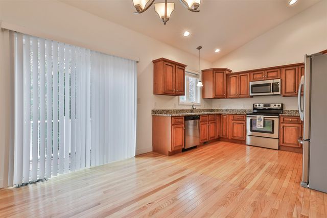 6 Sugar Plum Lane, Londonderry, NH 03053