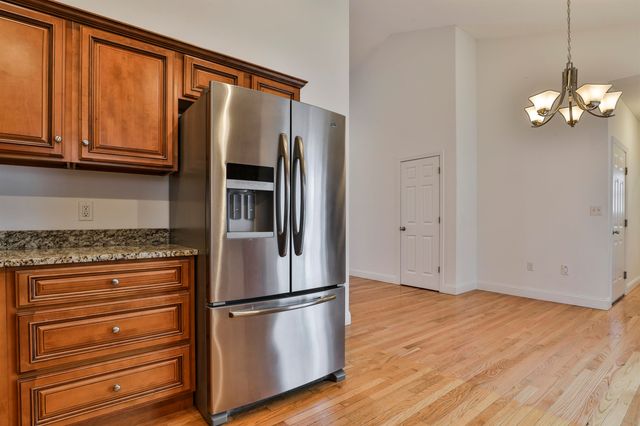 6 Sugar Plum Lane, Londonderry, NH 03053