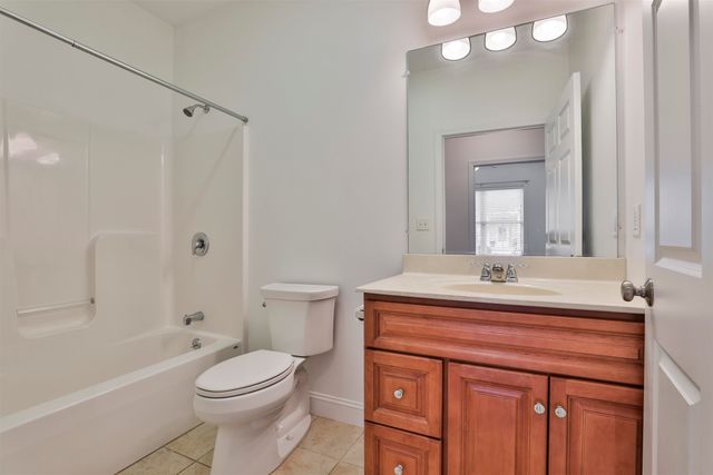 6 Sugar Plum Lane, Londonderry, NH 03053