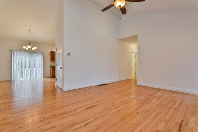 6 Sugar Plum Lane, Londonderry, NH 03053