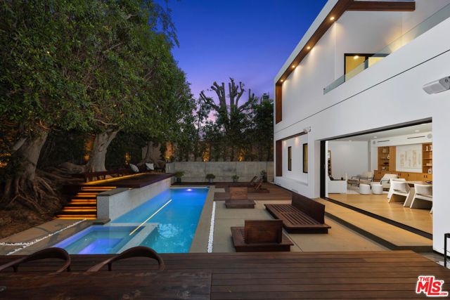 3207 Maplewood Avenue, Los Angeles, CA 90066