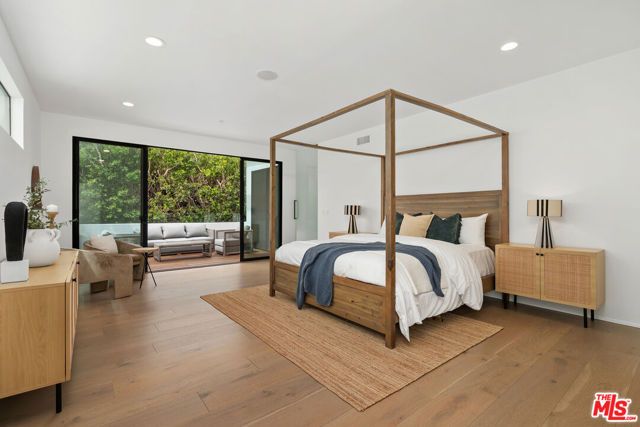 3207 Maplewood Avenue, Los Angeles, CA 90066