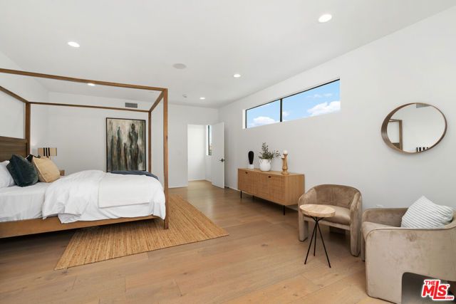 3207 Maplewood Avenue, Los Angeles, CA 90066