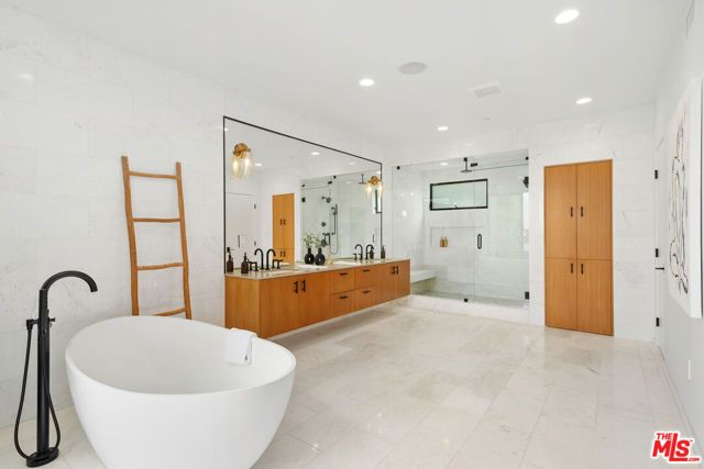 3207 Maplewood Avenue, Los Angeles, CA 90066