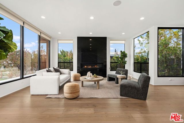 3207 Maplewood Avenue, Los Angeles, CA 90066