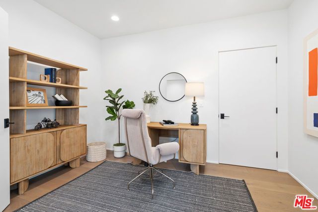 3207 Maplewood Avenue, Los Angeles, CA 90066