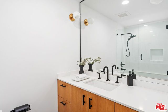 3207 Maplewood Avenue, Los Angeles, CA 90066