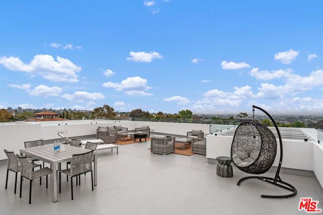 3207 Maplewood Avenue, Los Angeles, CA 90066